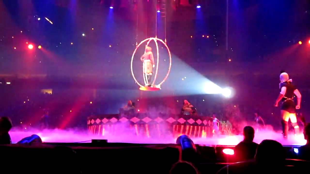 Britney Spears. Tulsa, OK, BOK Center. INTRO/CIRCUS