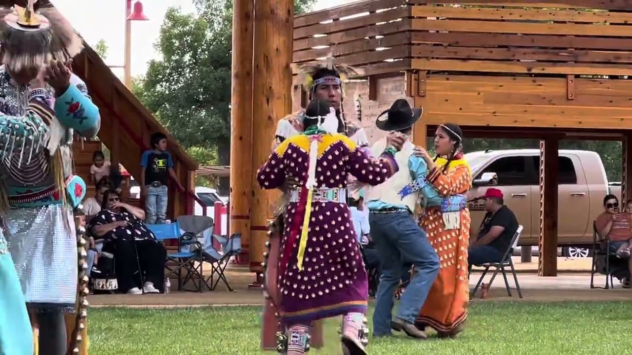 Apsaalooké Push Dance