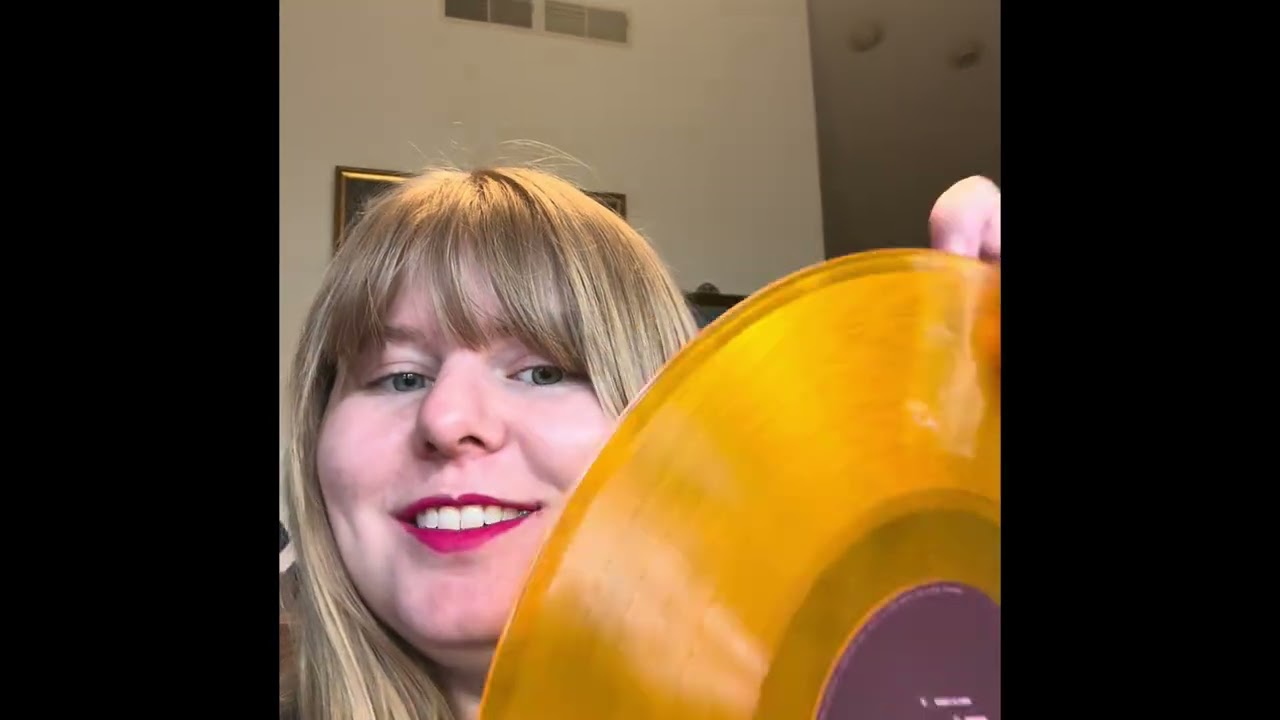 Unboxing Hilary Duff Luck or Something vinyl album Barnes and Noble Exclusive Edition 