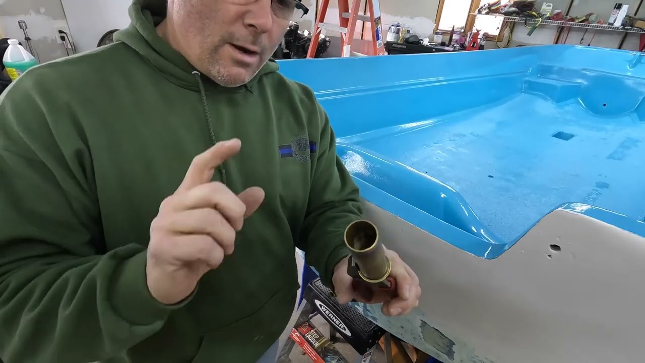 Замена сливной трубки на классическом судне Boston Whaler!
