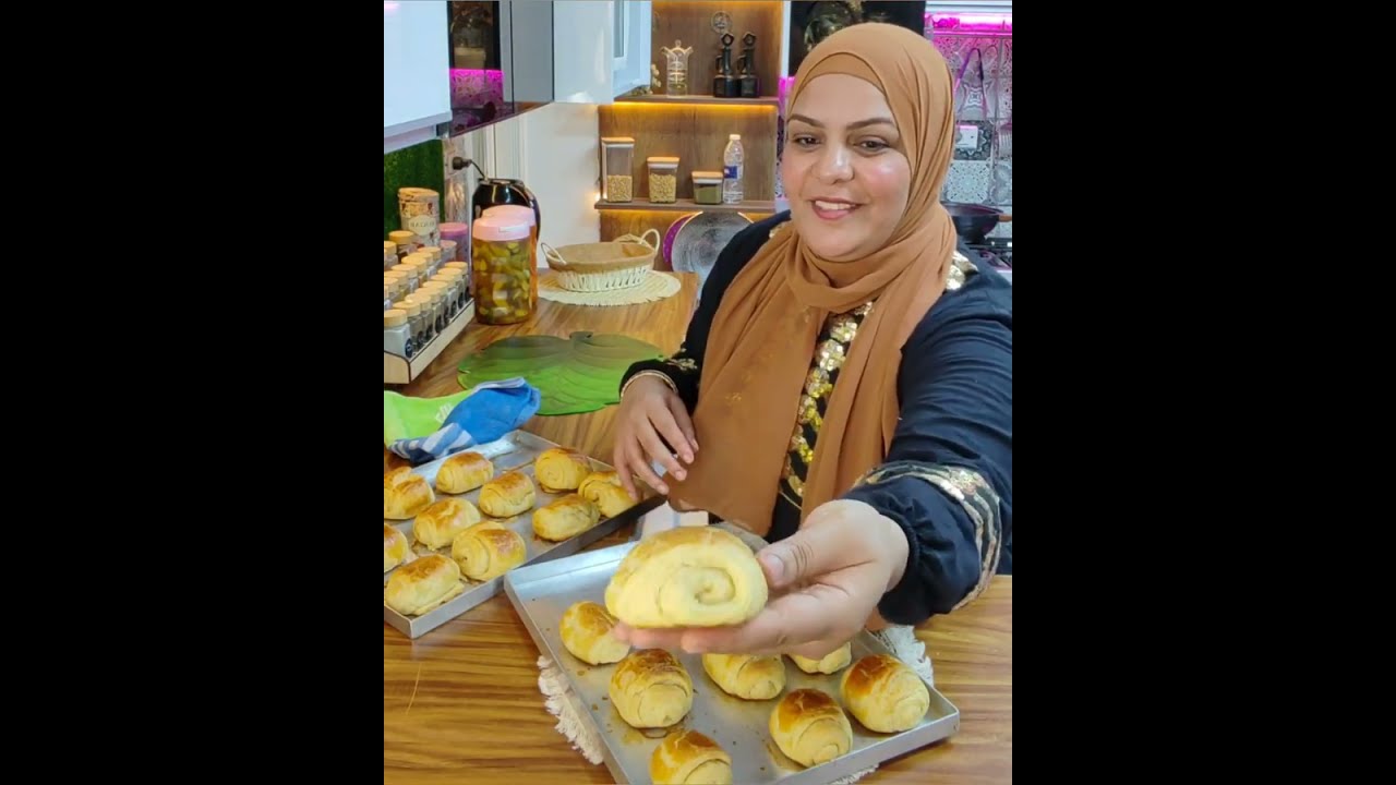 معقول الواحده بعشره جنيه😳ليه؟ده بنص كيلو دقيق و مايه هتعملي عشرين واحده من باتيه الأفران بالجبنه