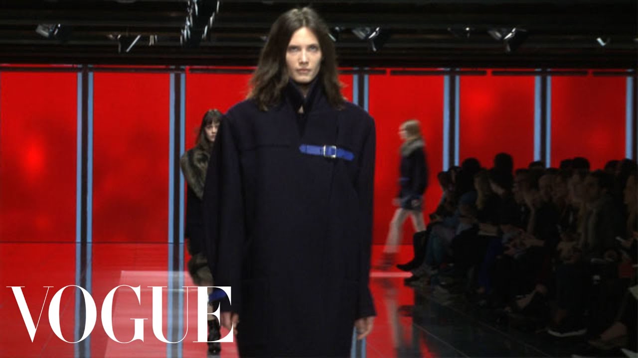 Fashion Show - Fall 2013 Ready-to-Wear: Christopher Kane
