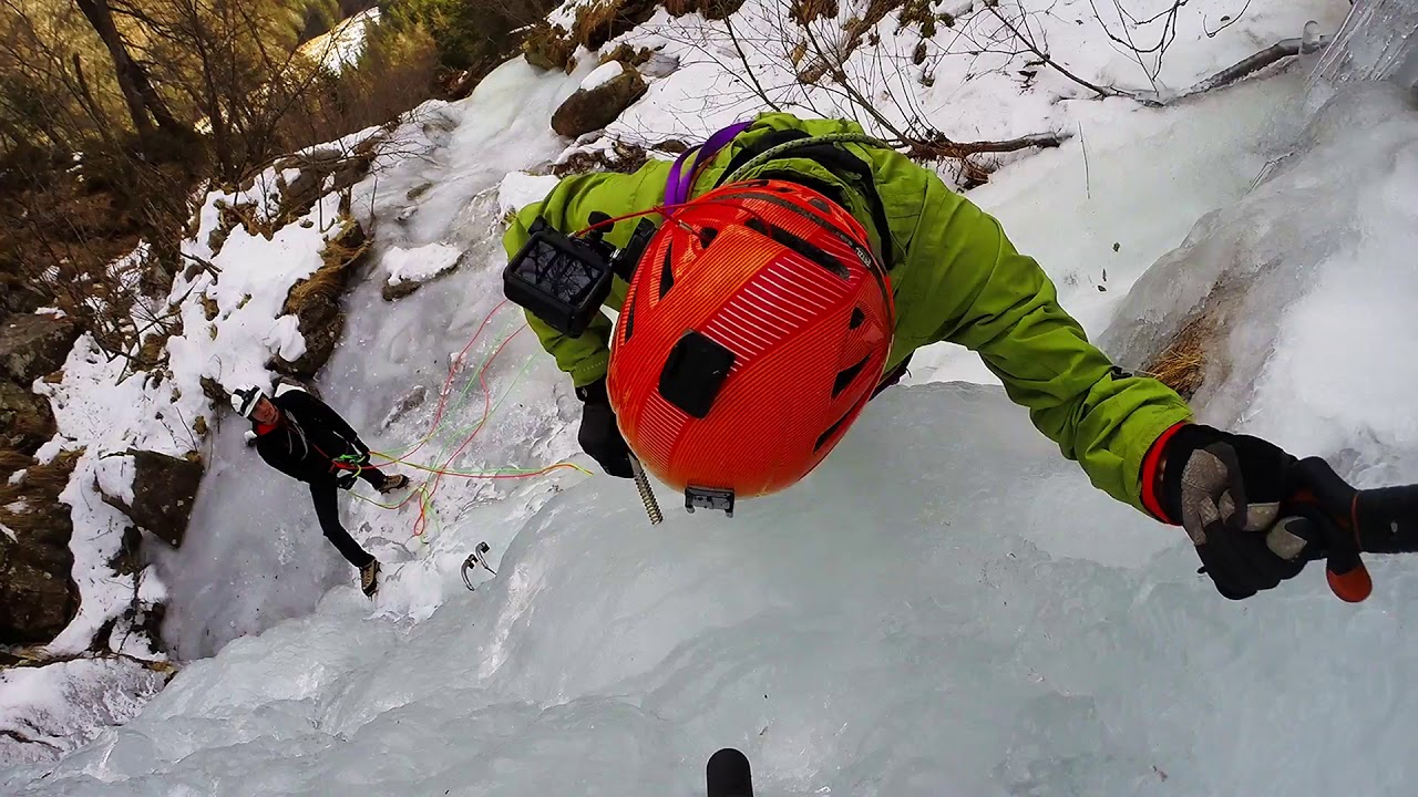Ice climbing a malga Sorgazza