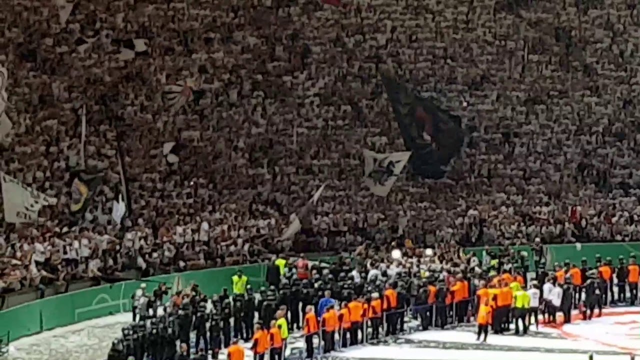 Eintracht Frankfurt Pokalsieg 2018 Fans in Berlin singen 