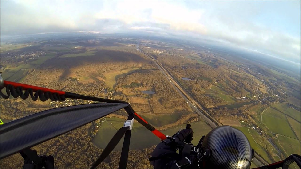 Paramoteur en tandem. Décollage à pied avec le fiston.