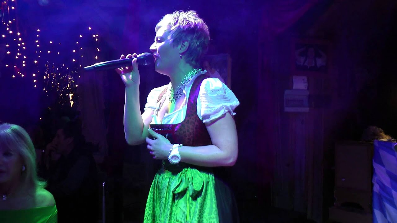 Beate Kullmann singt im Hotel-Restaurant 