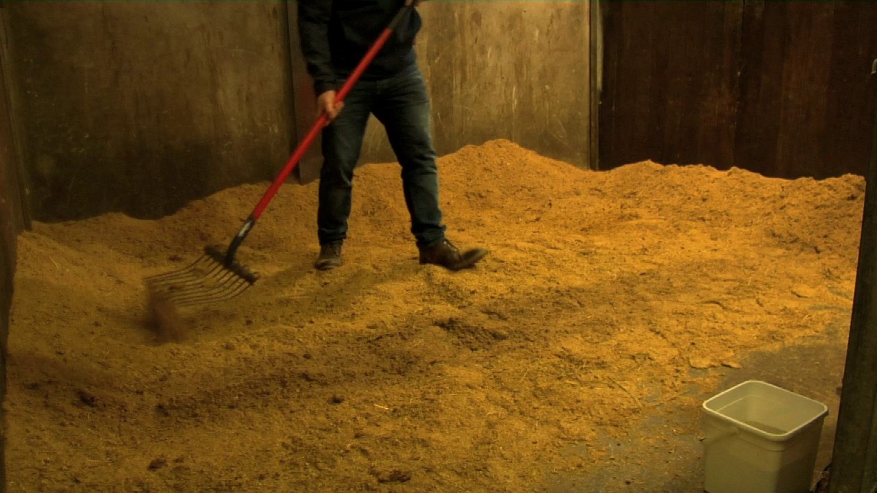 Whitstone Instant Re-Crumbed Straw Pellets and BedLite