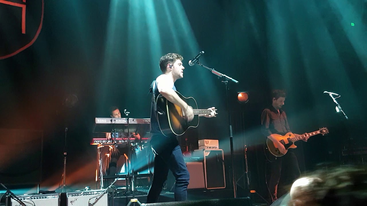 17-11.22 - Niall Horan - On My Own (13)