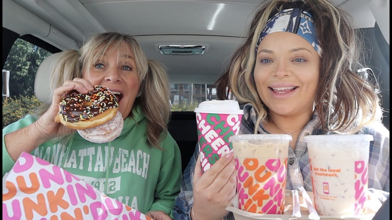 TRYING DUNKIN' NEW HOLIDAY DRINKS 2020!