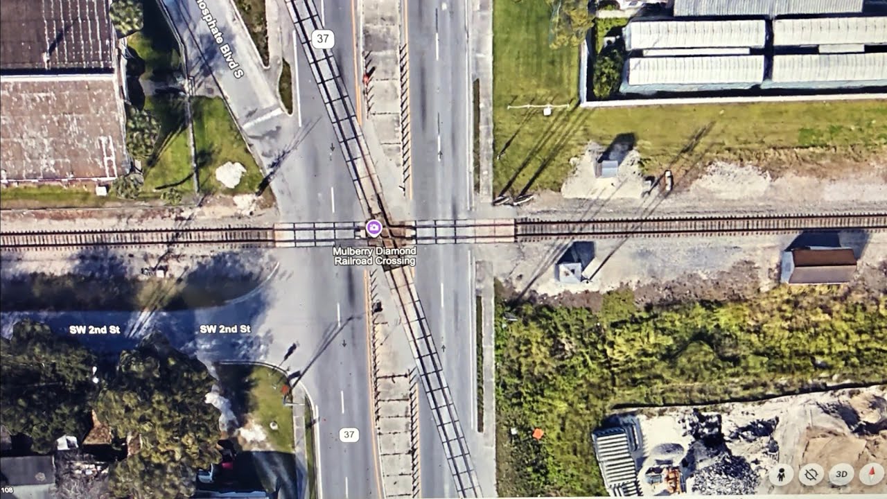 RR Diamond In Middle Of Busy 4 Lane Highway! CSX Locomotive Pulls Heavy Train Up Steep Florida Grade