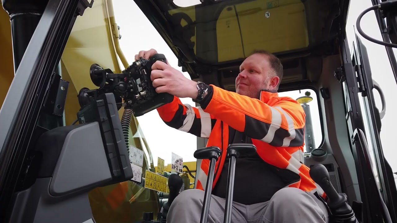 Leica Geosystems | 3D Machine Control Now Compatible with Caterpillar NGH Excavators