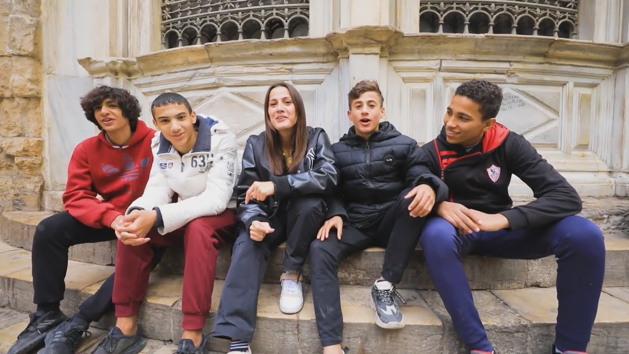 إليسيا يانكون بتفسح لاعيبة كابيتانو وبتأكلهم من علي عربية فول 😋