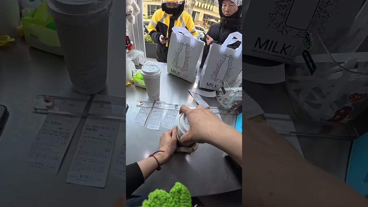 I work part-time at a coffee shop.