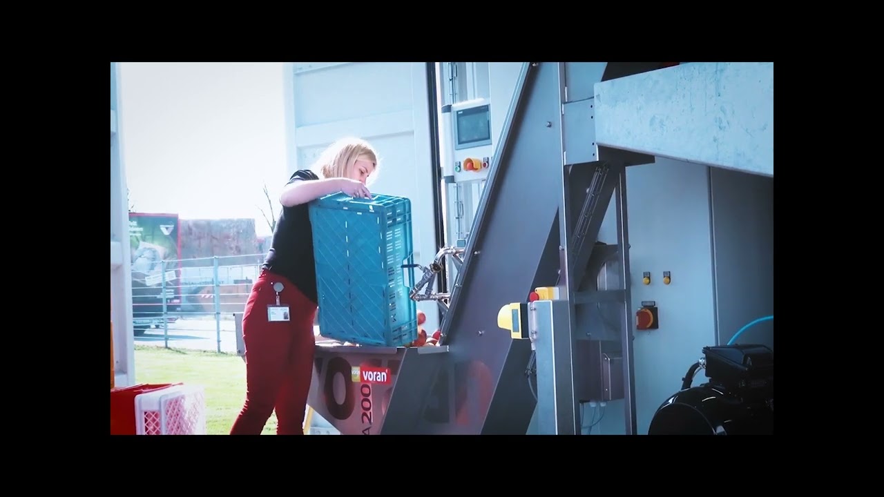 Fresh, local, and healthy juice in a mobile container unit| Food processing in a box (FOX)