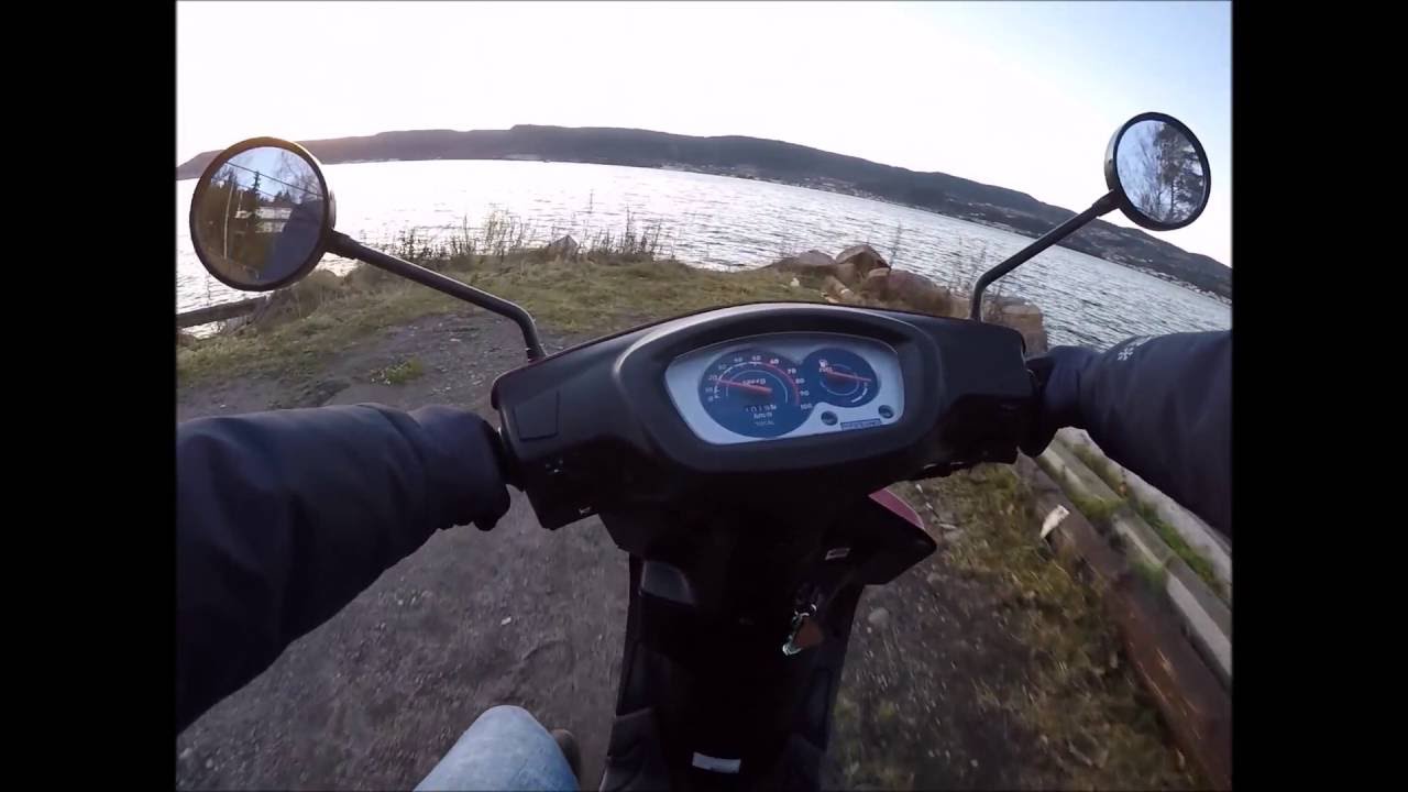 Gopro HERO 5 black and 2000 Hyosung Sense 50cc 2-stroke scooter