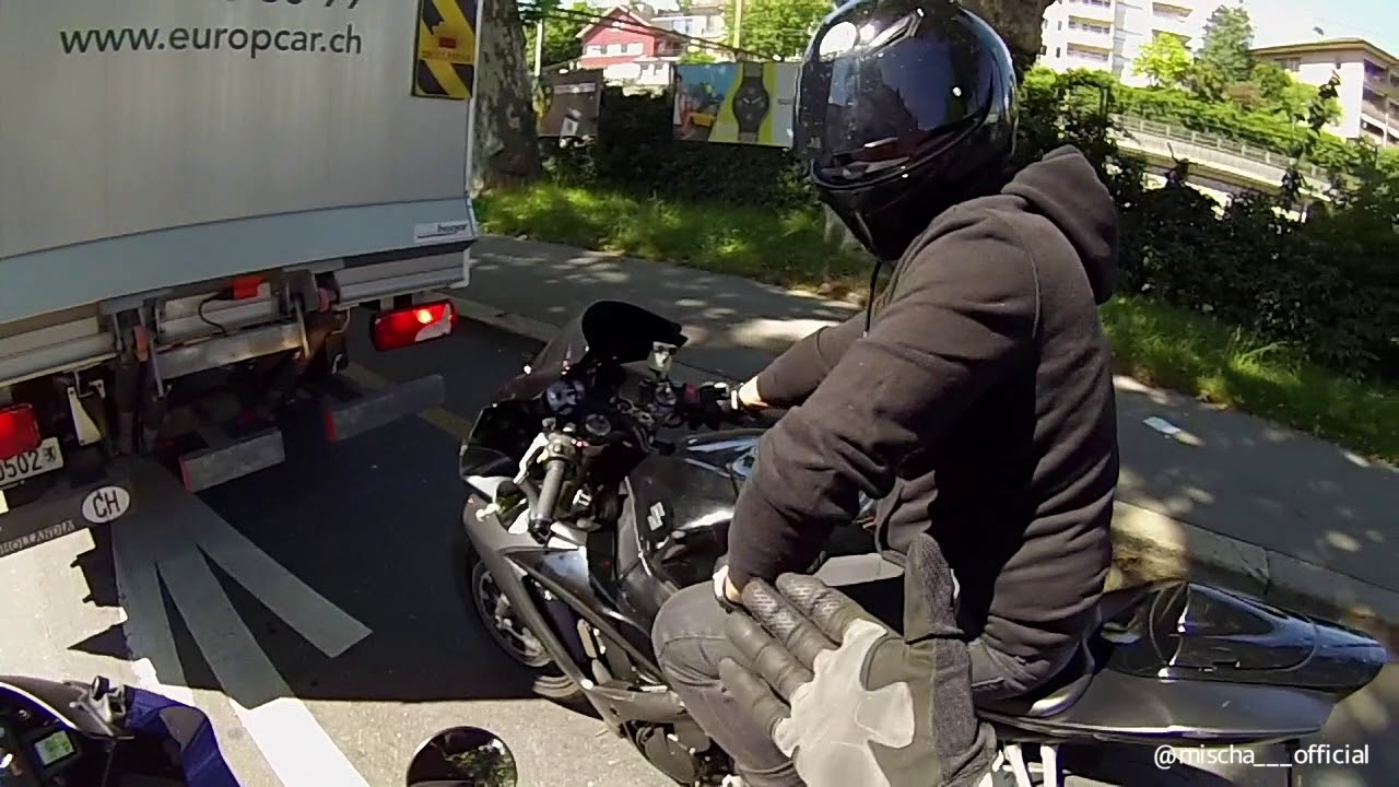 Max Wrist wheelie overtake.