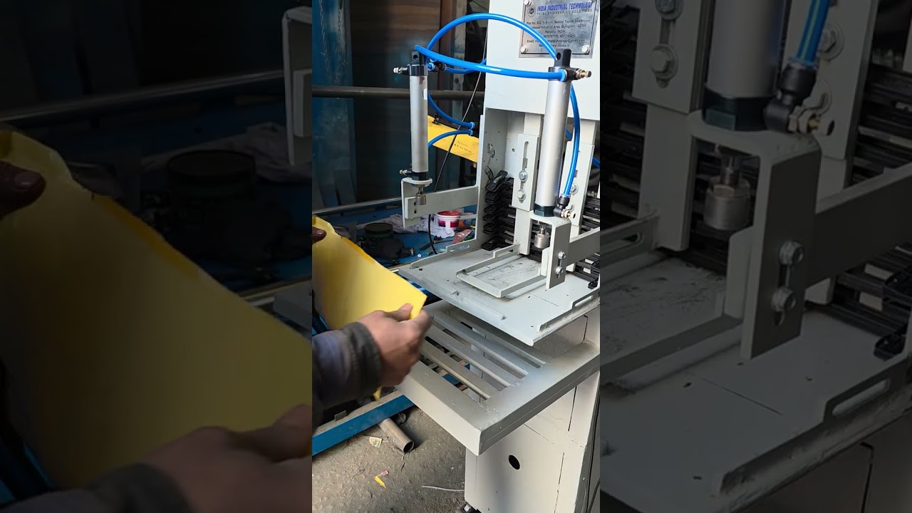 Hanger attach machine with garment