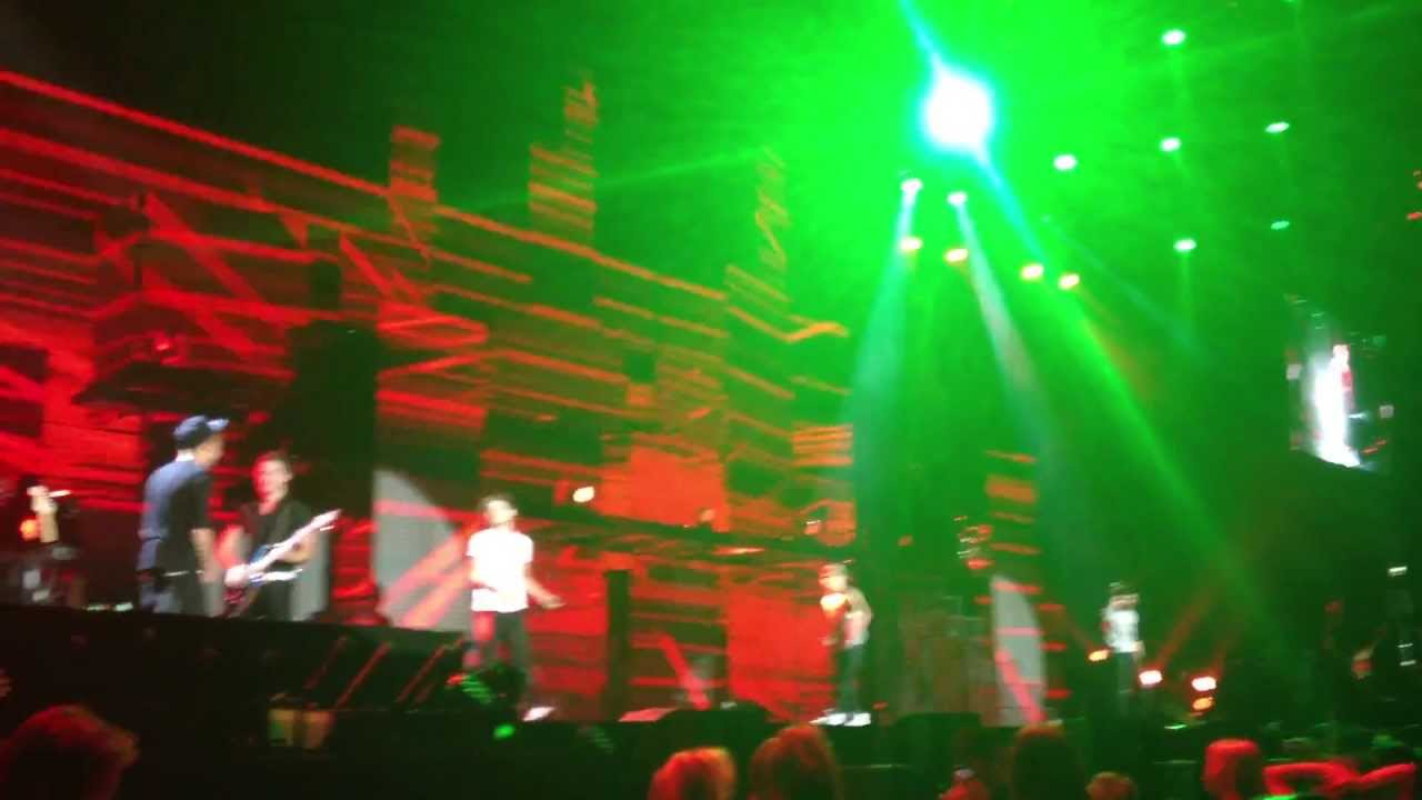 Louis falls over on stage - One Direction Adelaide Sep 23 2013
