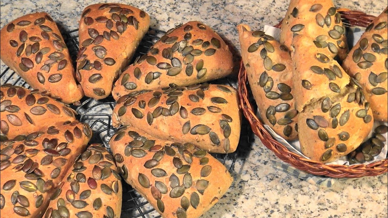 Kürbiskernbrötchen/ Kürbiskernecken