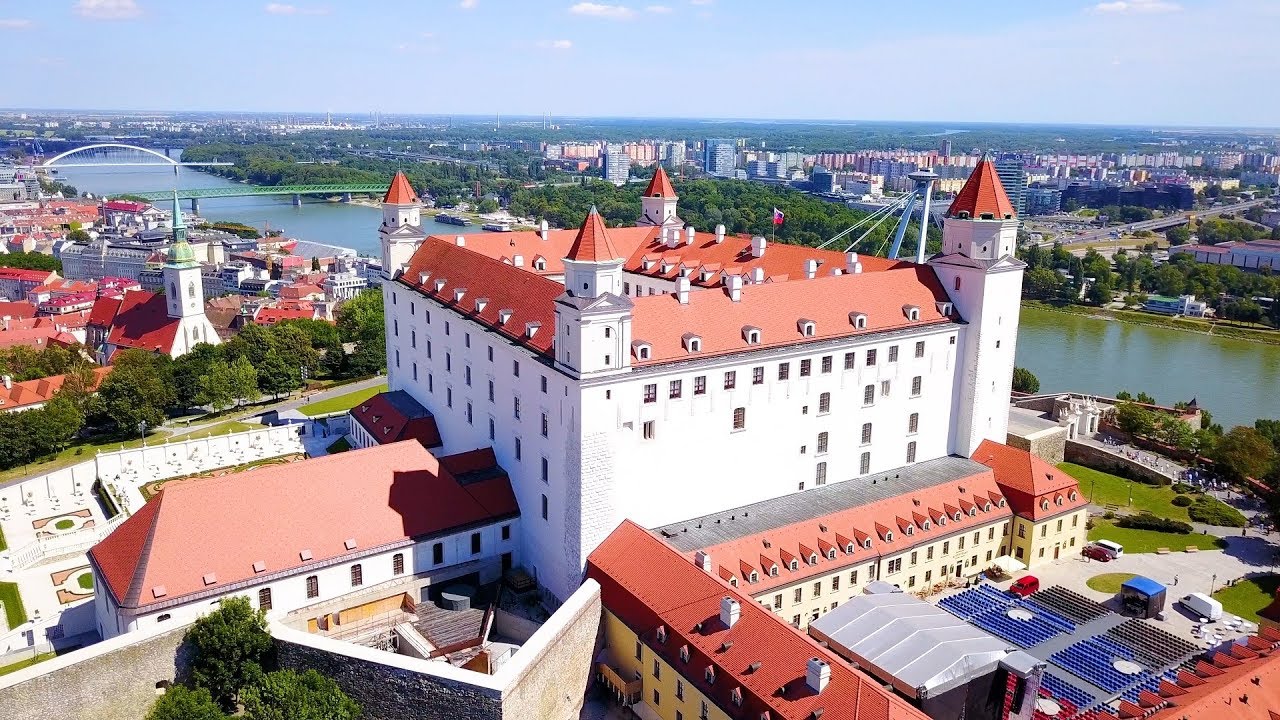 A Royal View of Bratislava / Pozsony Slovakia - 4K