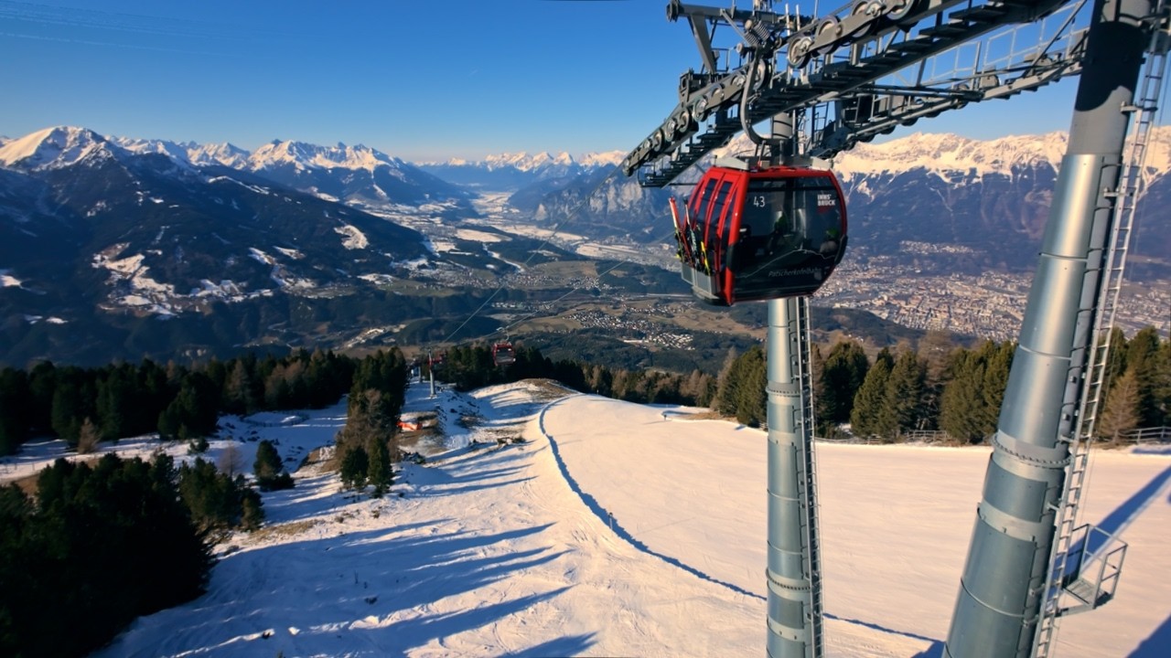 Innsbruck Cable Car [4K] Patscherkofel in Snowy Alps