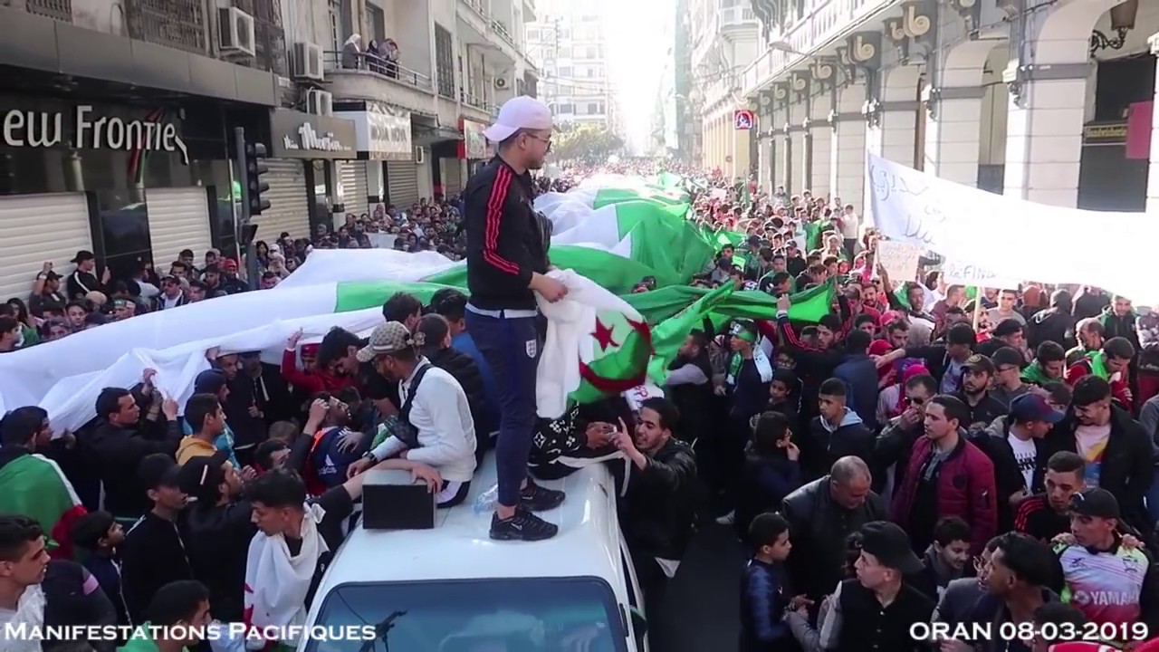 وهران 22 فبراير اكبر مسيرة شهدها التاريخ    Oran 22 février Manifestations Pacifiques Oran Full HD