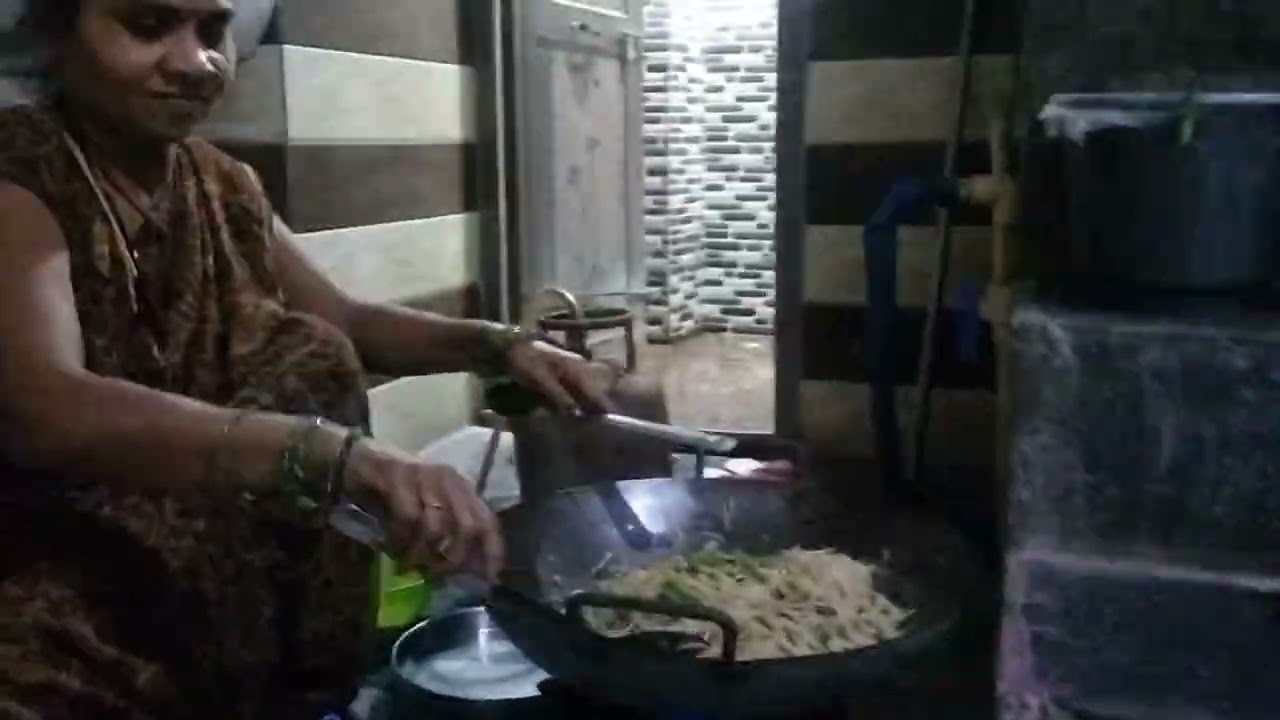 Waaooo aaj ghar pe chaumin Banai guy's #viralvideo #chauminrecipe 