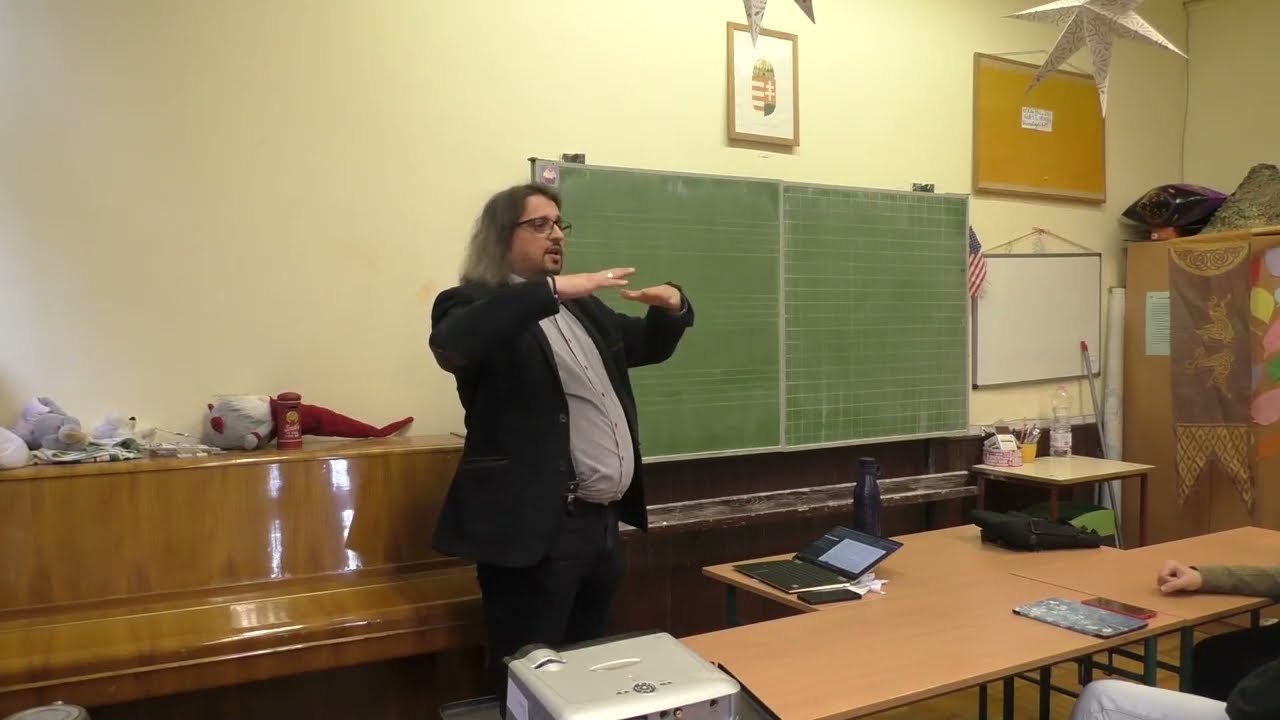 Füzessy Tamás: Az ezerarcú hős (előadás)