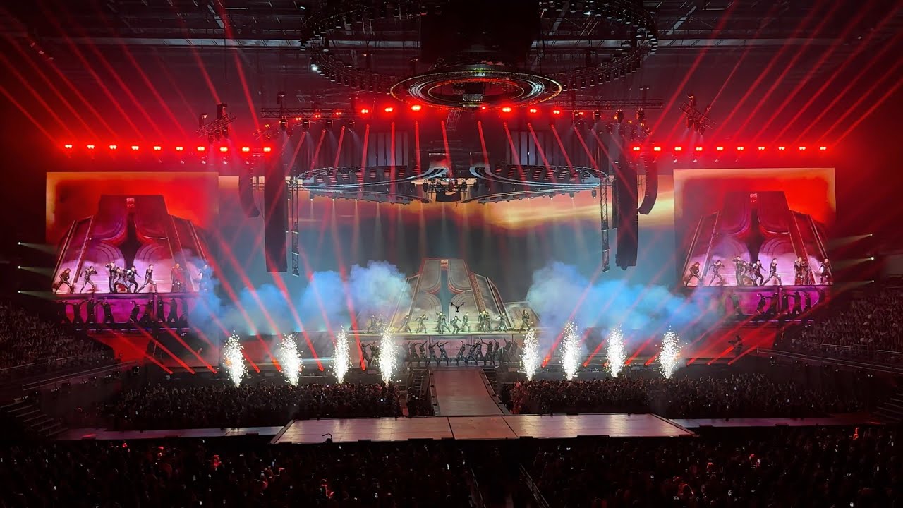 BUS - Transformer / Liar / กั๊ก | The 1st Concert LIGHT THE WORLD | DAY2
