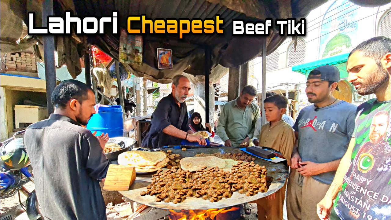 60 YEAR'S OLD CHEAPEST WOODFIRE BEEF TIKKI IN LAHORE | PEOPLE'S TO MUCH LIKE SPICY LAHORI BEEF KABAB