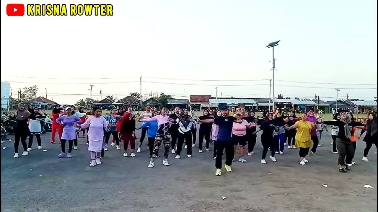 MARI BERCINTA VERSY KOPLO // SS CERIAKU KARANGTUMARITIS #krisnarowter #zumba #senamkreasi #dangdut