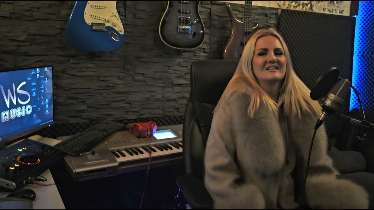 Nerka Hodzic - Miluj me, miluj, Aga, aga (Cover)