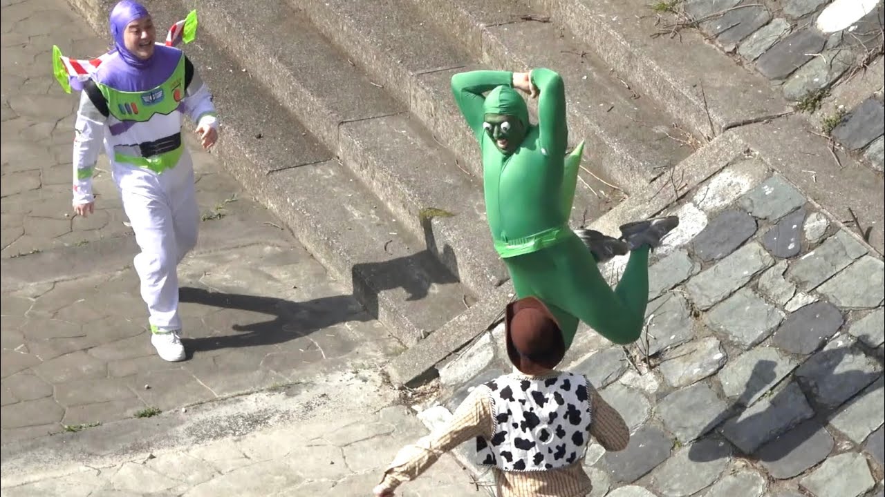 乱闘するトイストーリーのおもちゃ達