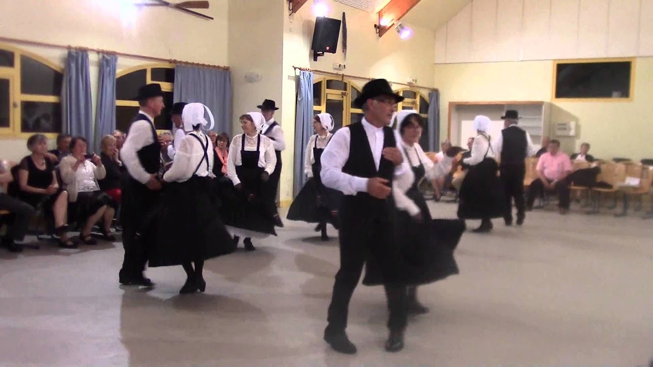 Gavotte du Cap Sizun par le groupe folklorique Val D'Arguenon