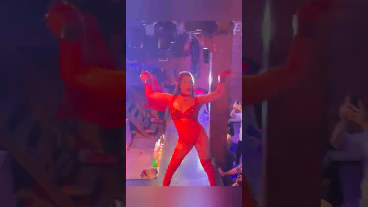 Uran Drag Show Zorra 🦊 en Pagano 2024