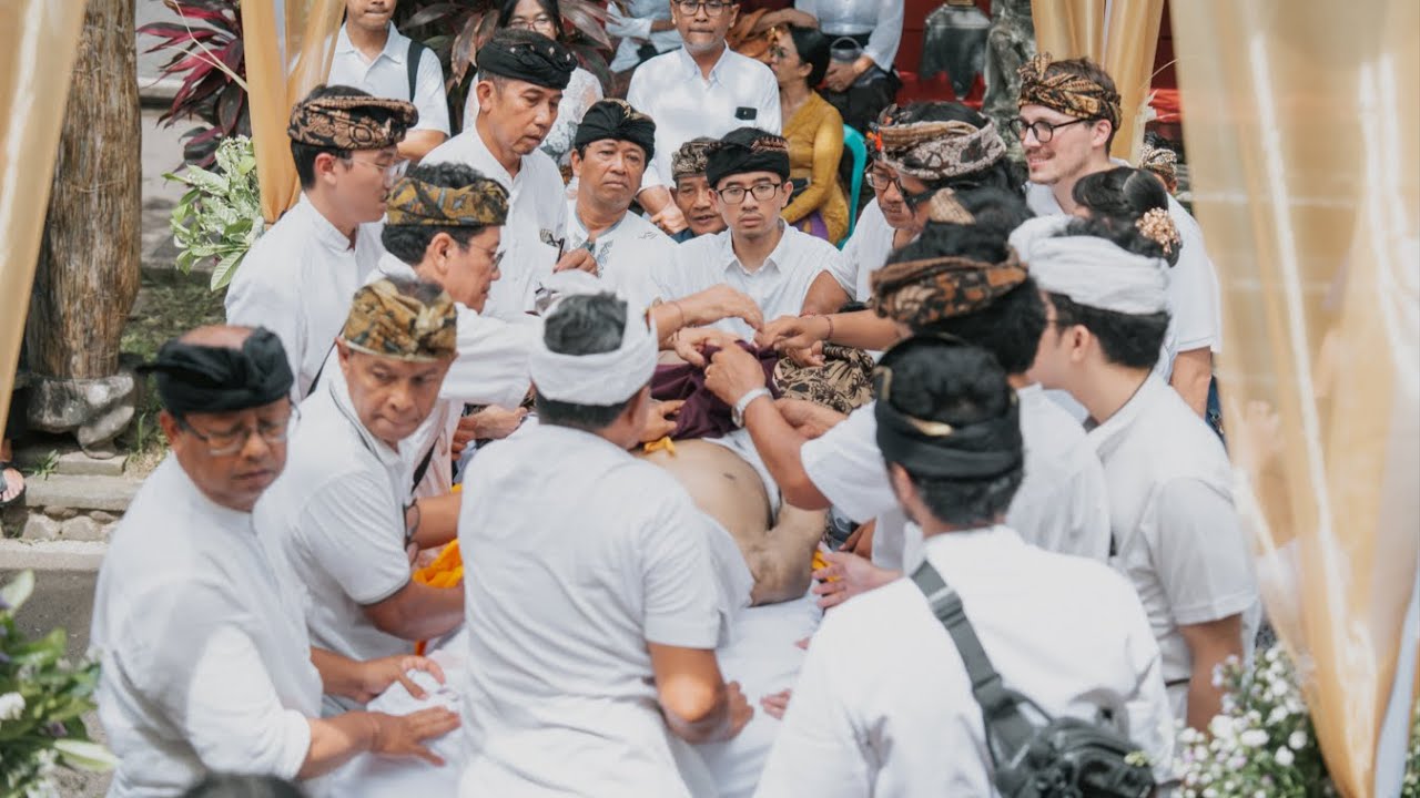 UPACARA NYIRAMIN LAYON & UPADESA - KARYA PELEBON DRH. TJOKORDA GDE DALEM PUDAKK
