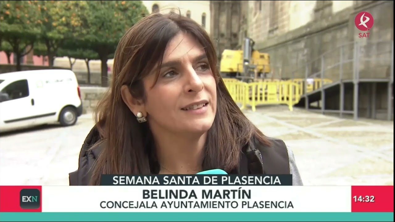 Un enorme mural, obra de Brea, preside la catedral de Plasencia. Semana Santa de Plasencia