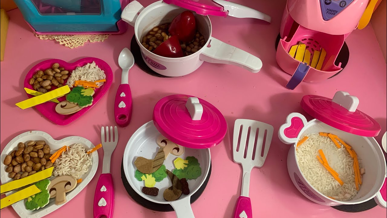 Preparando comida para as babys nas novas panelinhas/ Milli Produ&ccedil;&otilde;es