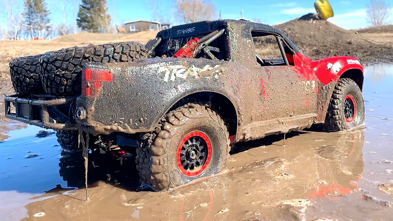TRAXXAS UDR RACE TRUCK 4x4 iN MUD - 