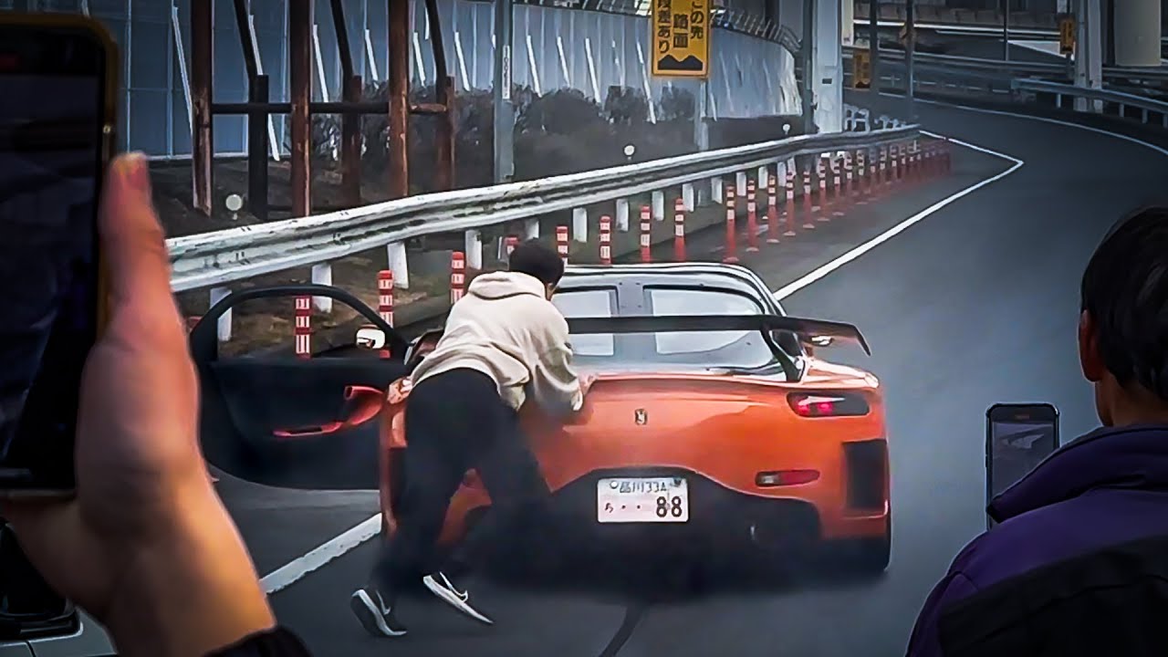 Когда гибкость идёт совсем не так: Mazda RX7 взрывается