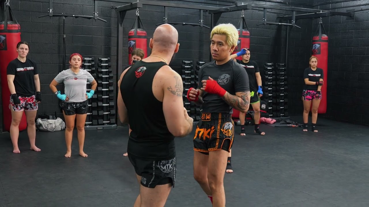 Basic Round Kicks | How-Tos of Muay Thai | MTKG🐘