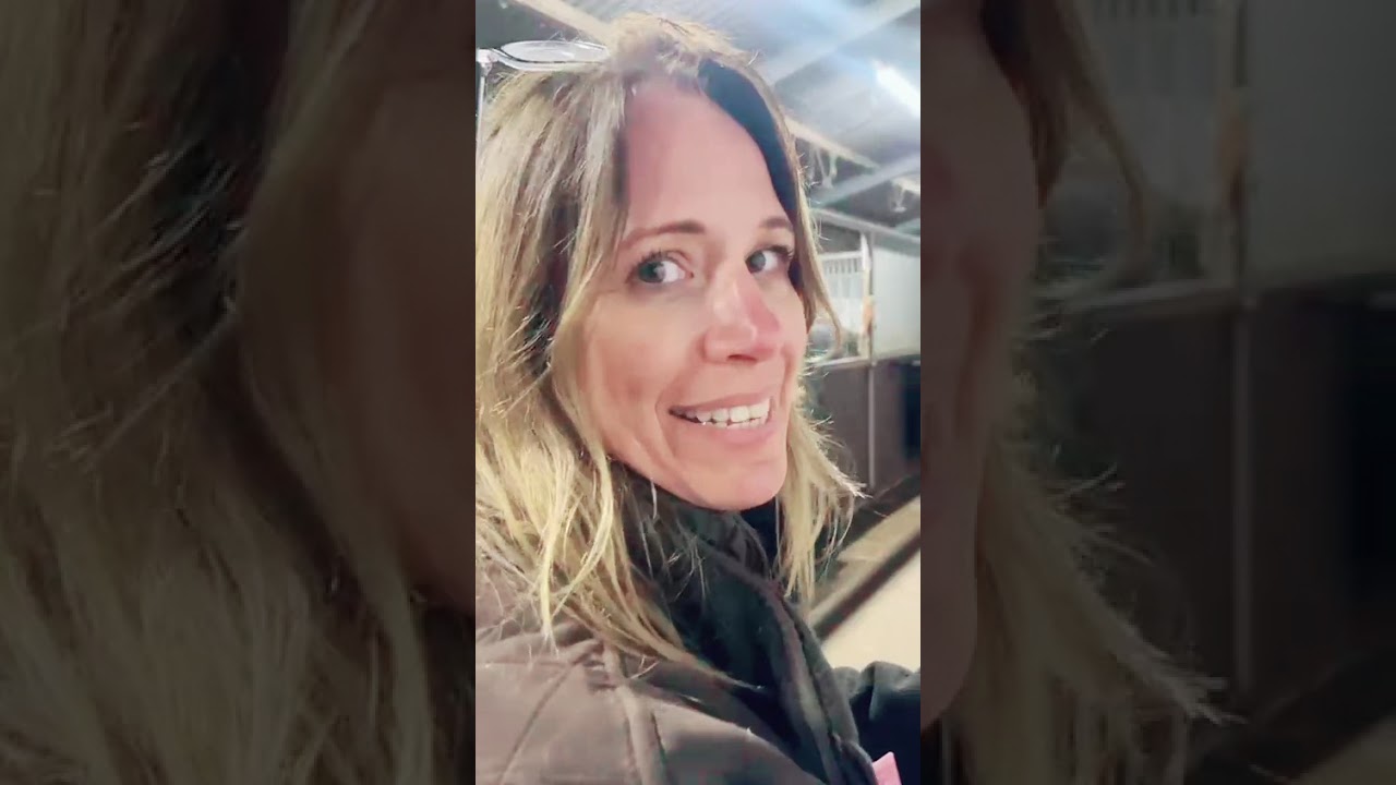 Polly Gets A 🎁! One for the horse lovers @streamz-global 