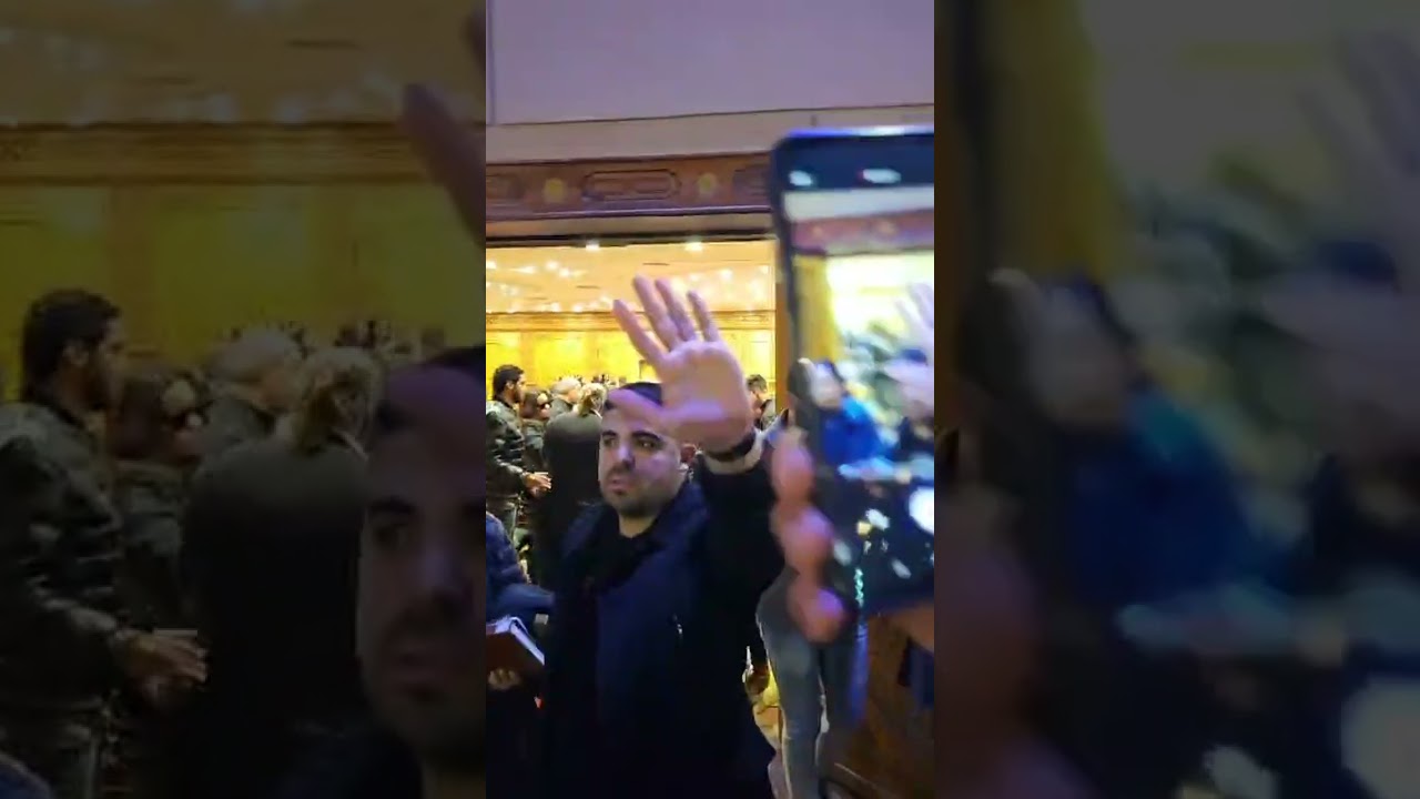 ليلى أحمد زاهر حاضنة هشام جمال في العـ ـ ـزاء وأبوها غيرااان عليها  متحضنهاش تان