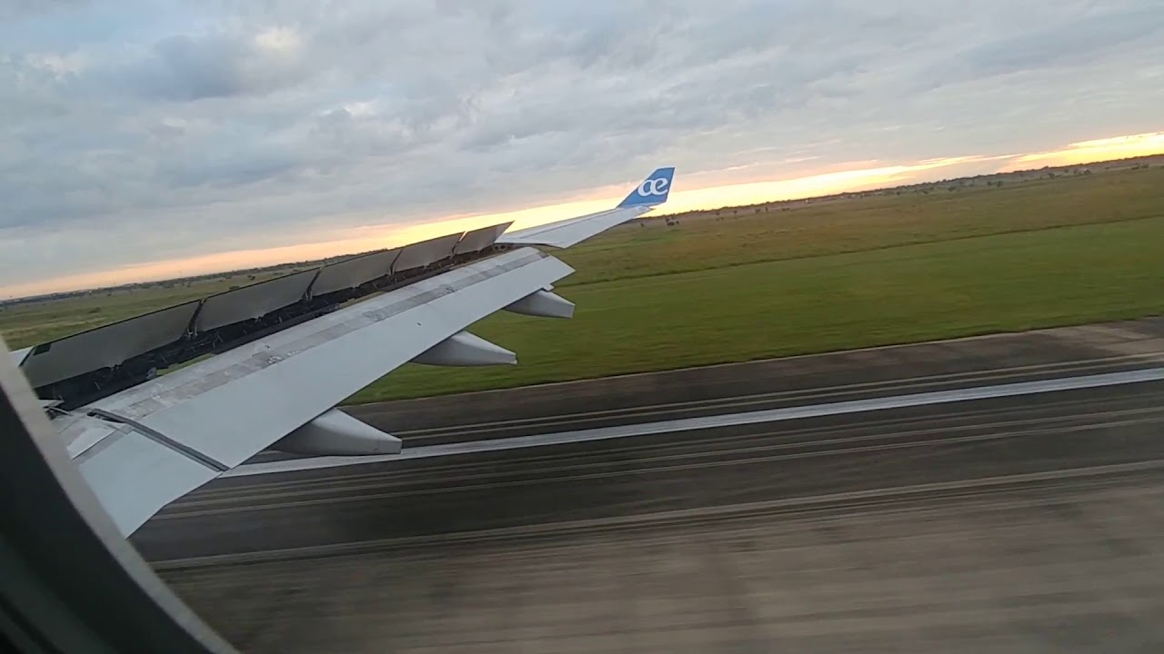 Air europa A330- 200 aterrizando en el aeropuerto viru viru santa cruz de la sierra bolivia