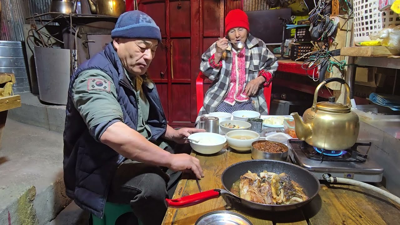 택시 출근도 바쁜데 울엄마 밥한끼 생신구이 커피 한잔이 진짜  맛있네요 ᆢ