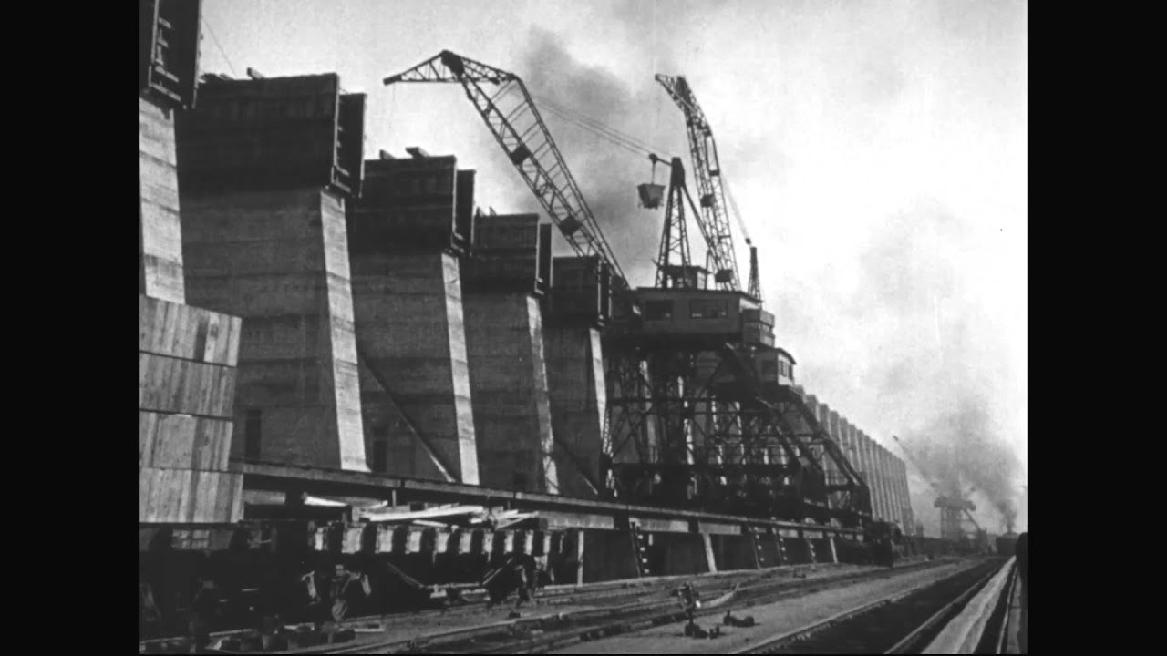 Construction of Wilson Dam, Muscle Shoals, Alabama