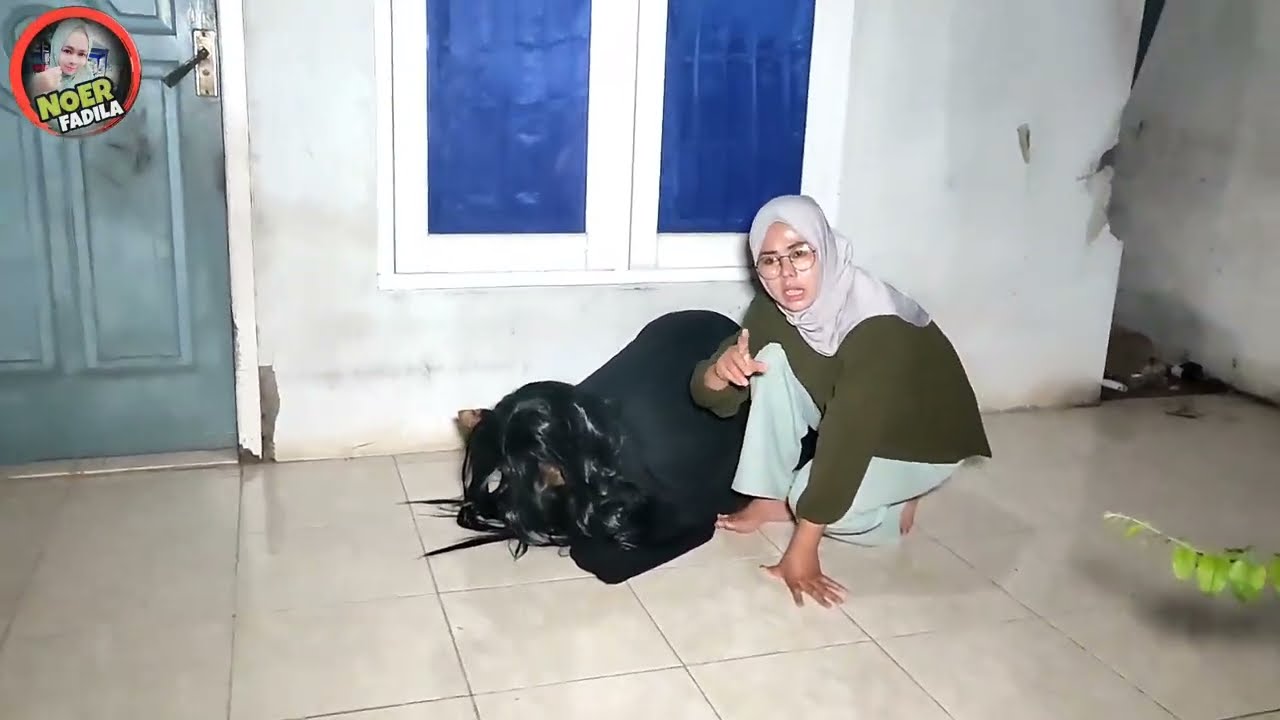 🔴 VIRAL !! DETIK-DETIK WANITA CANTIK BERUBAH JADI BABI NGEPET,SAAT MASUK RUMAH WARGA