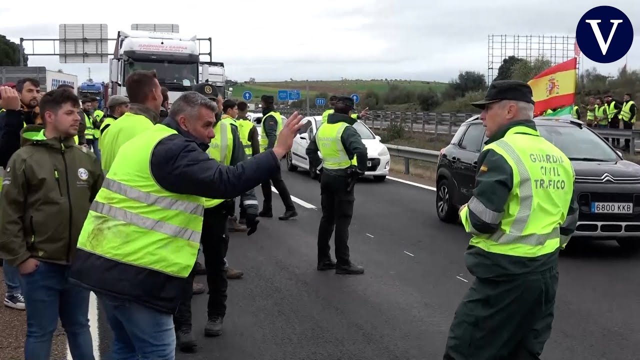 La Guardia Civil frustra un intento de corte de carretera en Badajoz: 