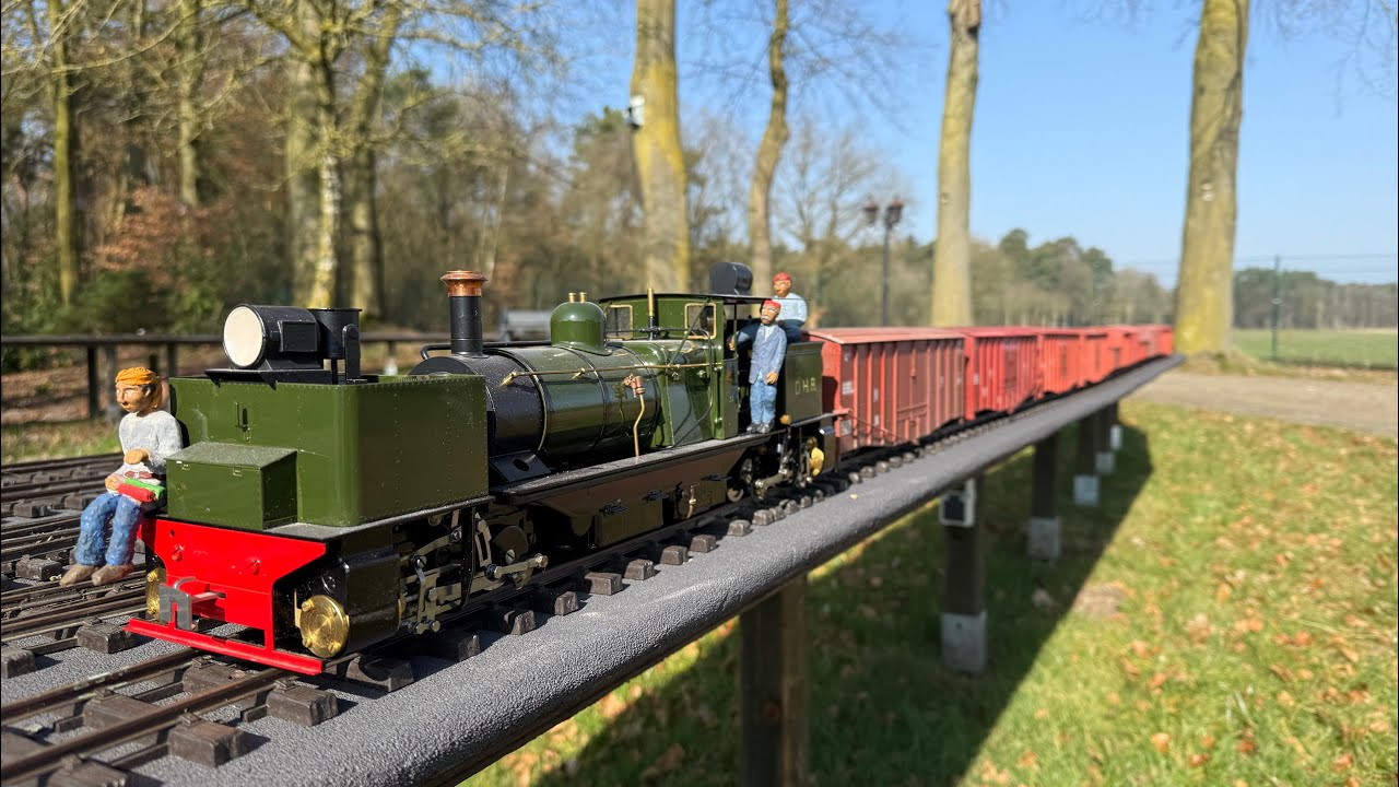 Darjeeling Himalayan Railway Freight Train. Roundhouse Garratt with 3D printed wagons.