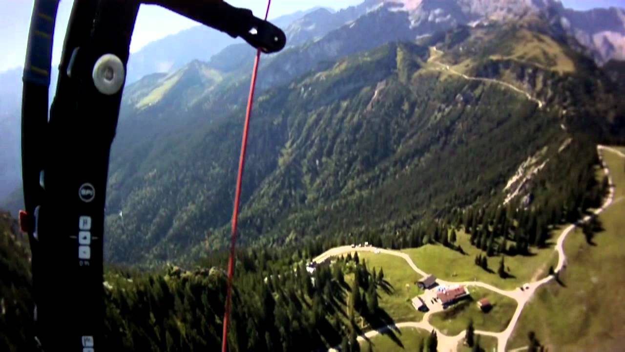 Gleitschirmflug an der Zugspitze vom Osterfelderkopf zur Talstation Alpspitzbahn am 11 09 2011